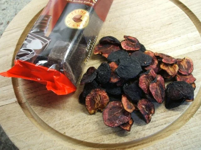 Rezept: Pralinen: Schoko-Kirschen Bild Nr. 2 Pralinen: Schoko-Kirschen - Rezept - Bild Nr. 2