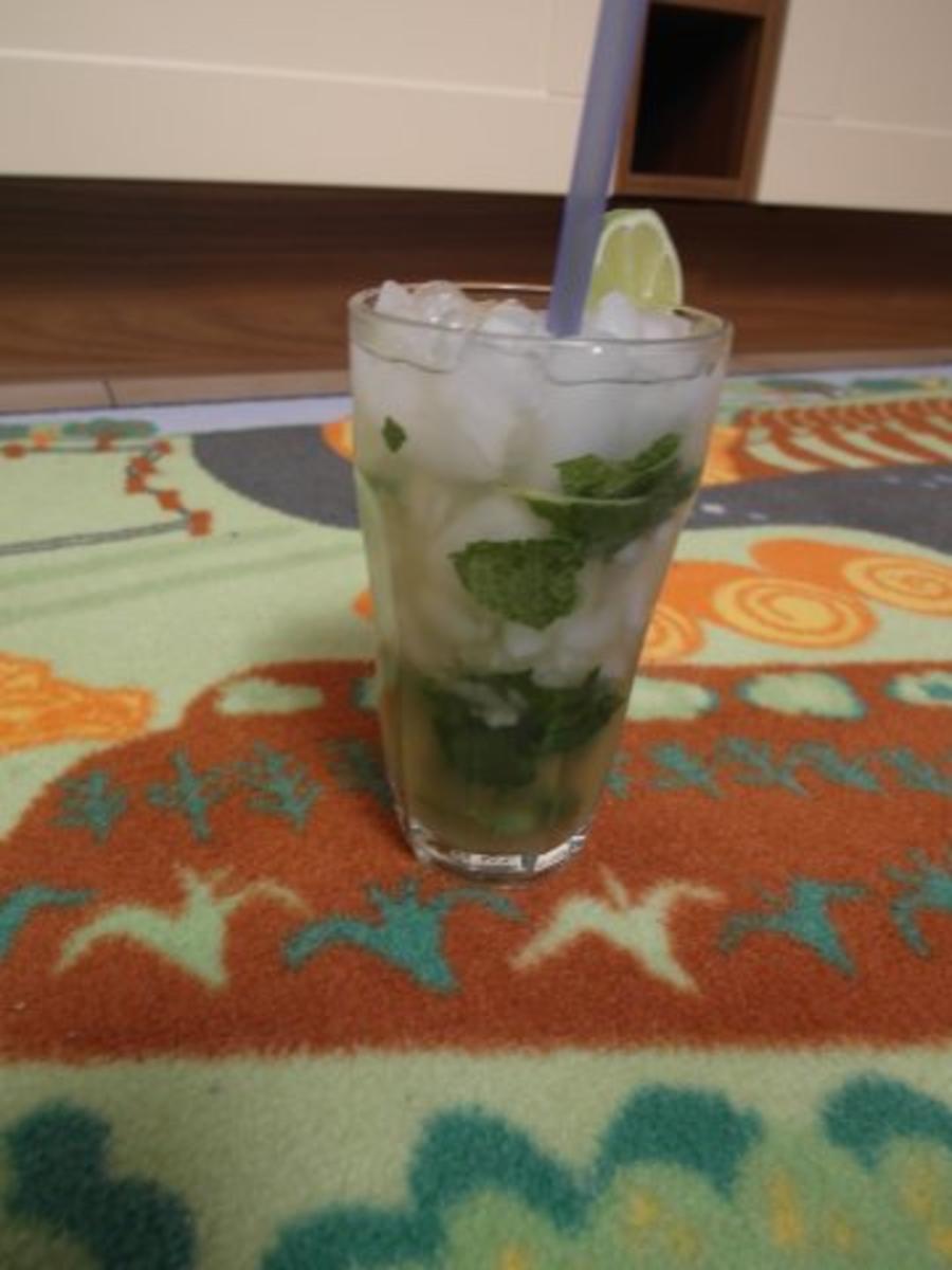 Bilder für Mojito mit weißer Rum und Mineralwasser Rezept