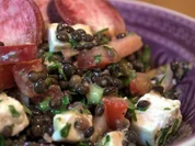 Belugalinsensalat mit Bergpfirsichen - Rezept