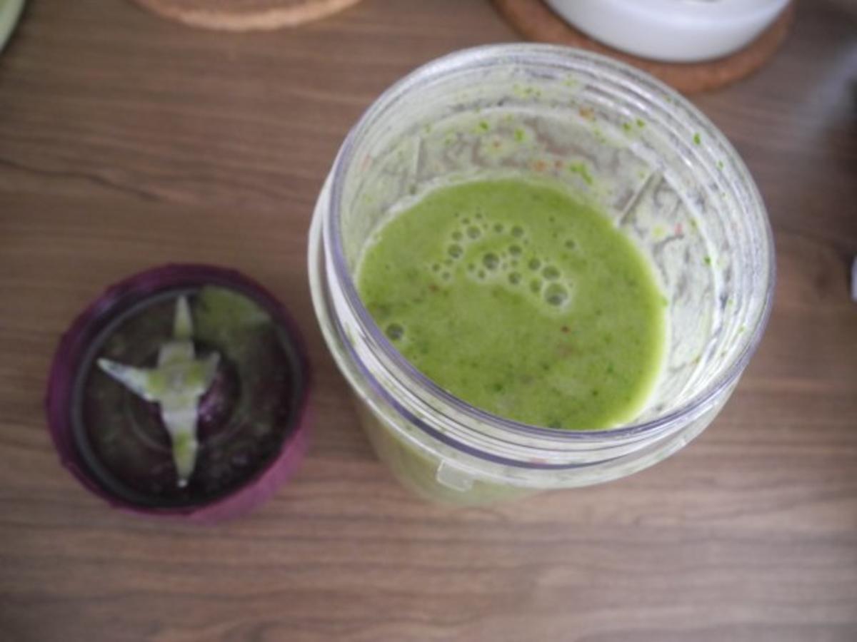 Bilder für Smoothie : Energie - Smoothie Nr.3 ...ganz in Grün - Rezept