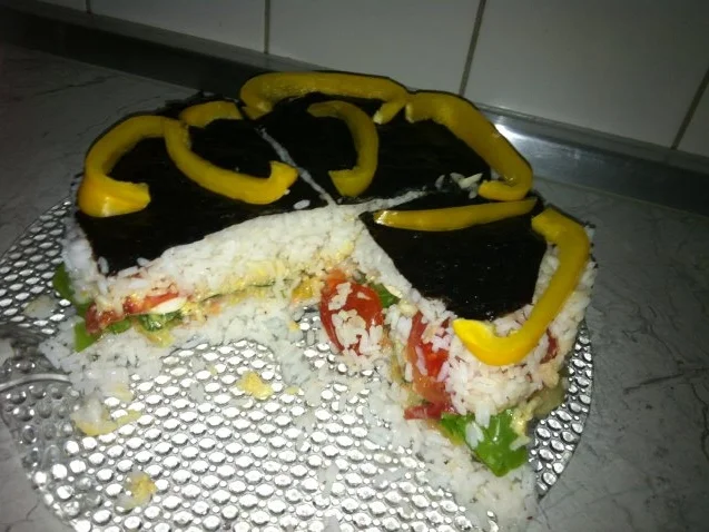 Rezept: Sushi-Torte Bild Nr. 2 Sushi-Torte - Rezept - Bild Nr. 2