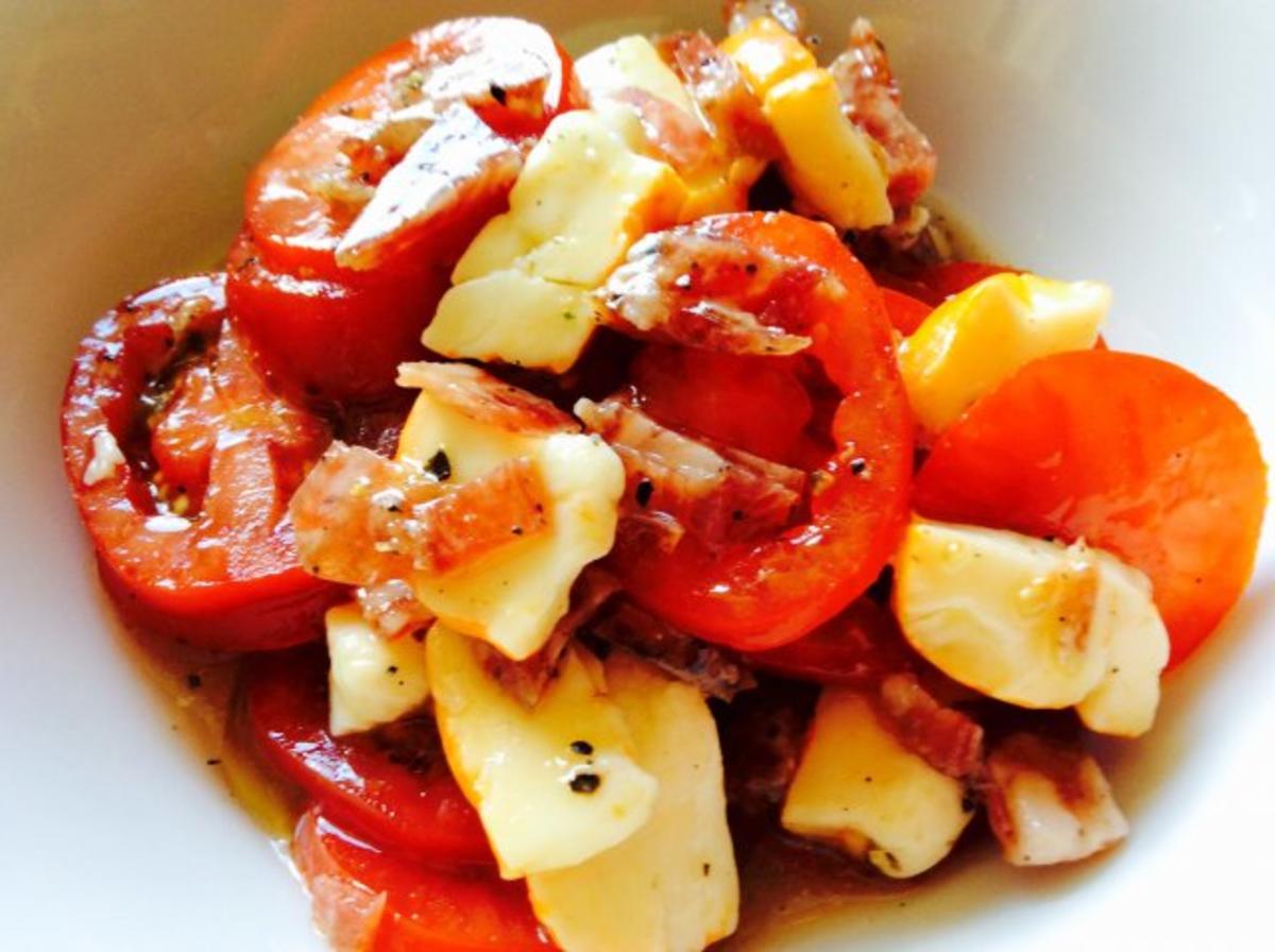 Tomatensalat mit Trüffelsalami und franz. Weichkäse - Rezept