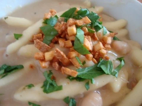 Weiße Bohnensuppe mit geröstetem Knoblauch - Rezept