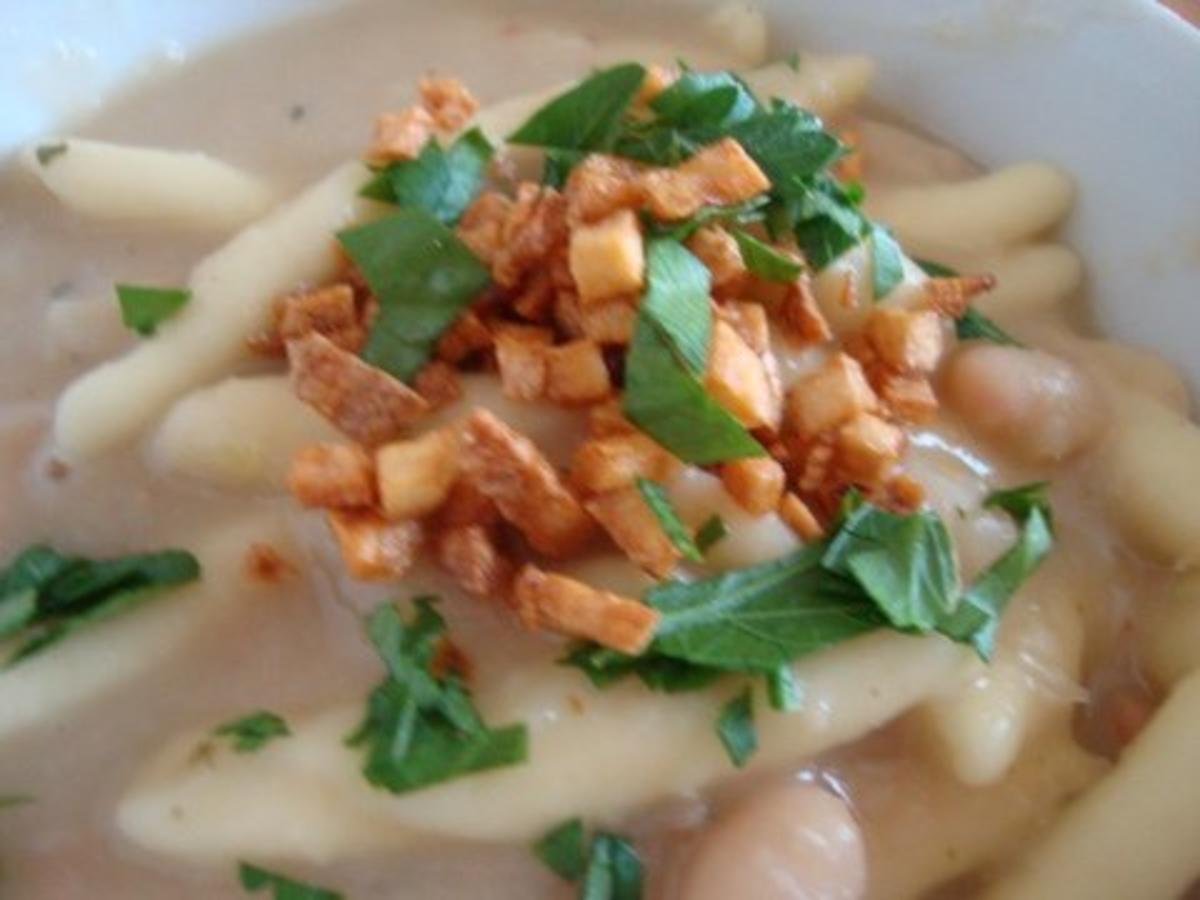 Weiße Bohnensuppe mit geröstetem Knoblauch - Rezept - kochbar.de Weiße Bohnensuppe mit geröstetem Knoblauch - Rezept - kochbar.de