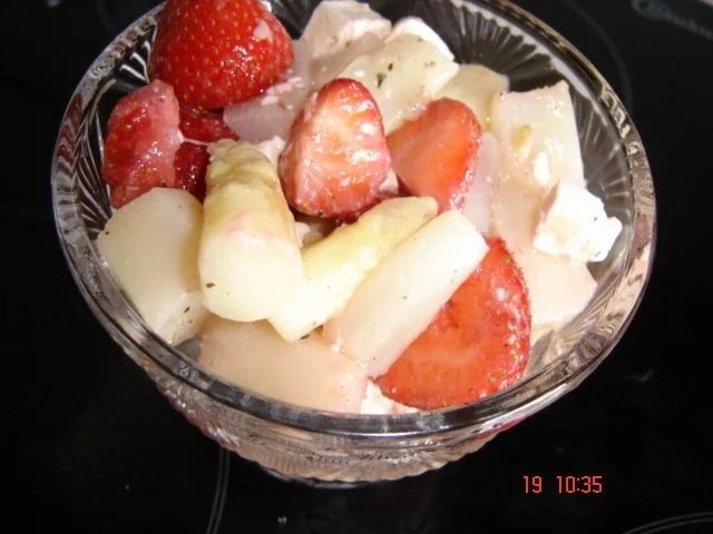 Spargelcocktail mit Hirten-Käse und Erdbeeren - Rezept