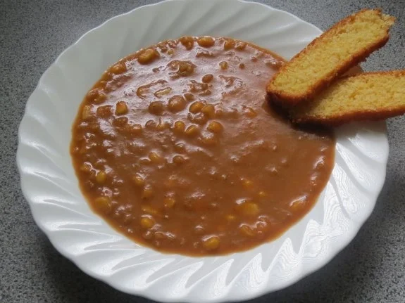 Kochen: Auberginensuppe mit Linsen und Mais - Rezept