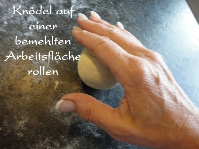 Rezept: Wachauer Marillen / Aprikosen Knödel (Kartoffelteig) Bild Nr. 13 Wachauer Marillen / Aprikosen Knödel (Kartoffelteig) - Rezept - Bild Nr. 13