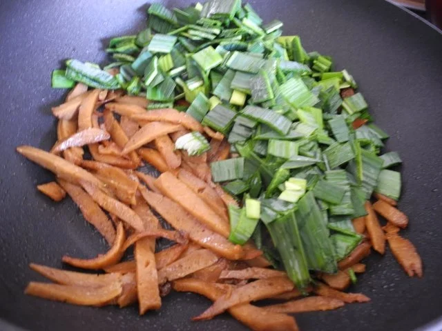 Vegan : Seitan - Pfanne mit Dreierlei-Beilage - Rezept - Bild Nr. 7