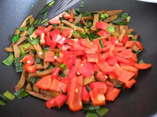 Vegan : Seitan - Pfanne mit Dreierlei-Beilage - Rezept - Bild Nr. 11