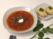 Borschtsch mit Käse-Aufstrich-Schnittchen - Rezept