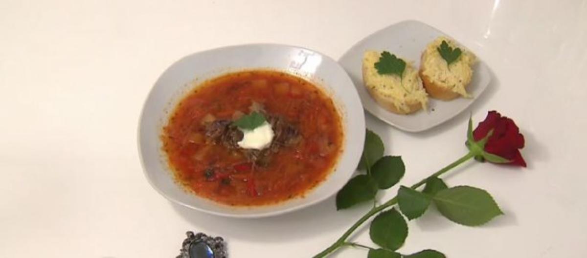 Bilder für Borscht mit Käse-Aufstrich-Schnittchen - Rezept