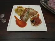 Churrasco rebozado mit Grillgemüse und gebackenen Kartoffeln - Rezept