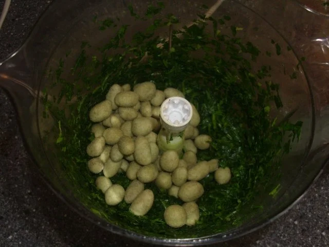 Petersilienpesto mit Wasabinūssen - Rezept - Bild Nr. 2
