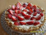 Erdbeer-Knuspertorte mit Kokos - Rezept