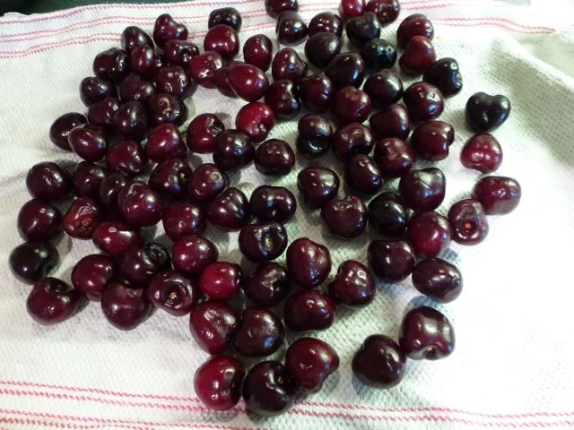 Rezept: Ein Herzkirsch-Kuchen vom Blech Bild Nr. 4 Ein Herzkirsch-Kuchen vom Blech - Rezept - Bild Nr. 4