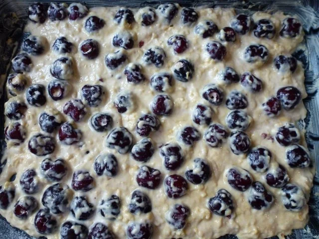 Rezept: Ein Herzkirsch-Kuchen vom Blech Bild Nr. 7 Ein Herzkirsch-Kuchen vom Blech - Rezept - Bild Nr. 7