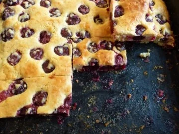 Rezept: Ein Herzkirsch-Kuchen vom Blech Bild Nr. 8 Ein Herzkirsch-Kuchen vom Blech - Rezept - Bild Nr. 8