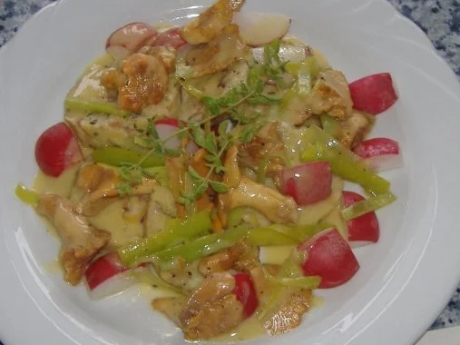 Warmer Knödelsalat mit Pfifferlingen und Senfvinaigrette - Rezept - Bild Nr. 6