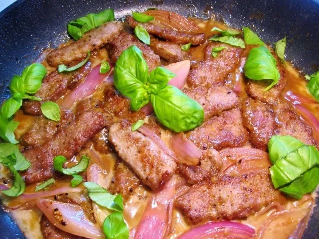 Rezept: Ente mit Balsamico-Zwiebeln ... Bild Nr. 7 Ente mit Balsamico-Zwiebeln ... - Rezept - Bild Nr. 7