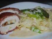 Parmahuhn auf Spargel-Tagliatelle - Rezept