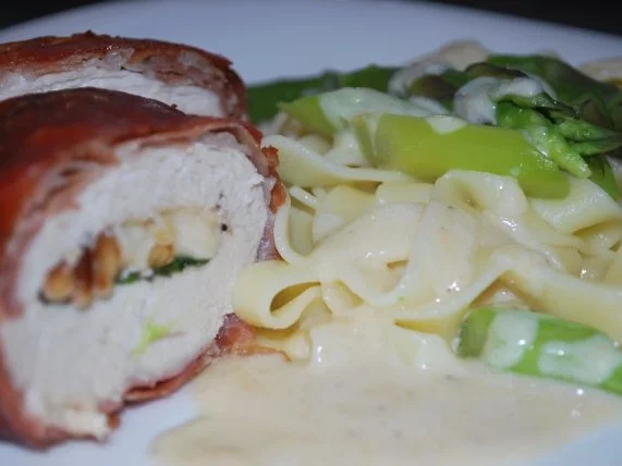 Parmahuhn auf Spargel-Tagliatelle - Rezept - Bild Nr. 3