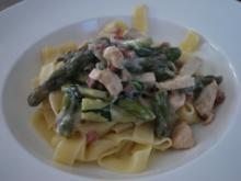 Tagliatelle mit gebratenem Spargel und Hähnchenbrust in Mascarponesauce - Rezept