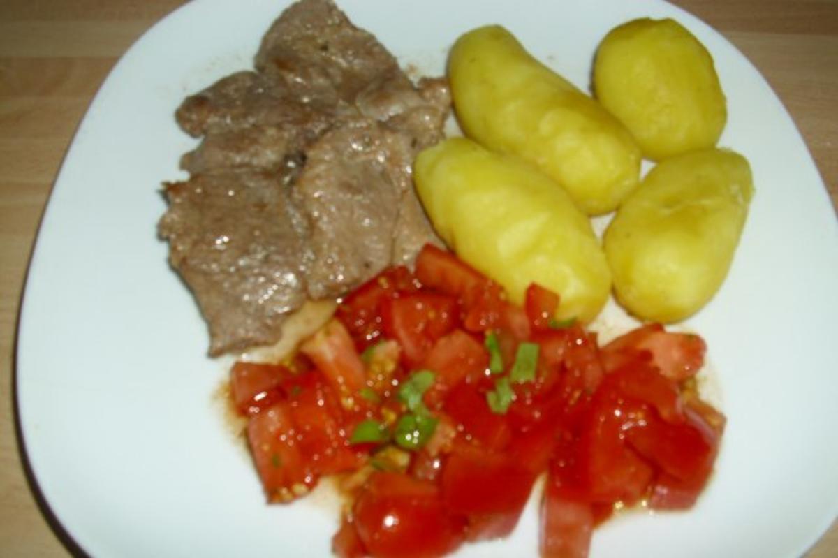 Schweinesteaks mit Pellkartoffeln - Rezept