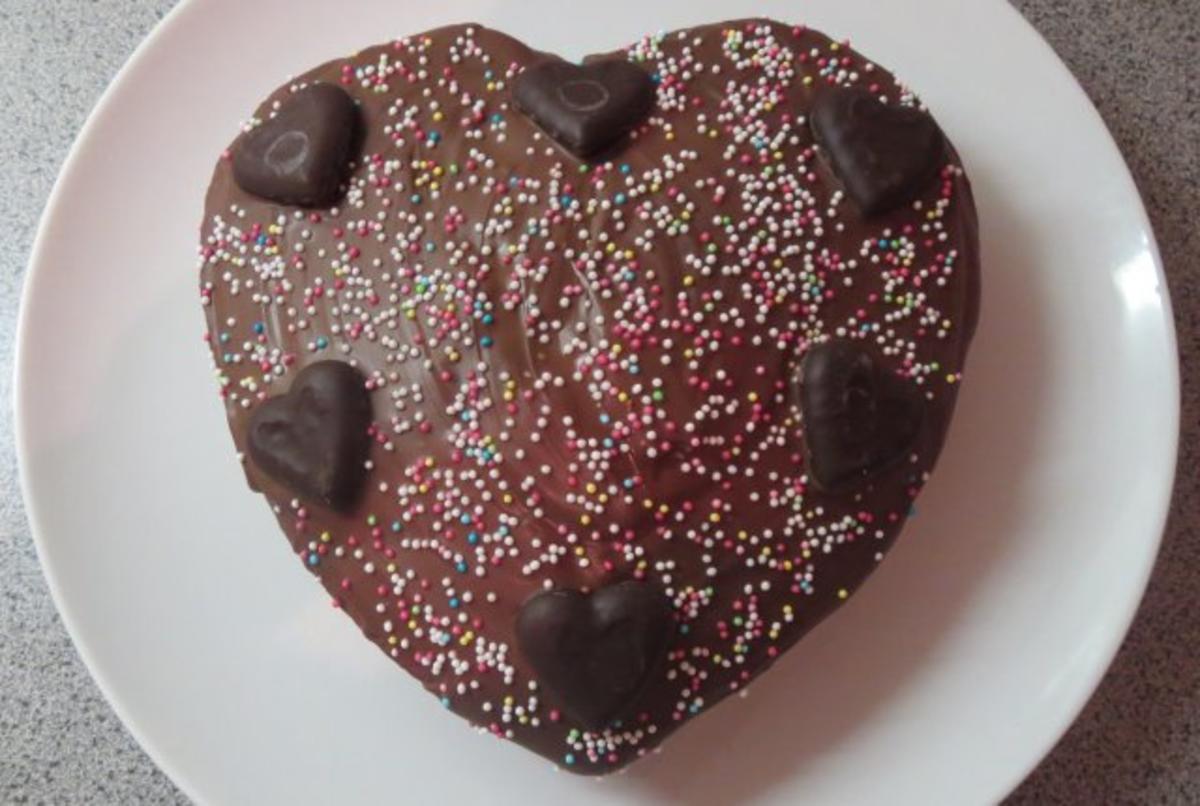 Backen: Kleine Nuss-Mandel-Torte - Rezept - kochbar.de