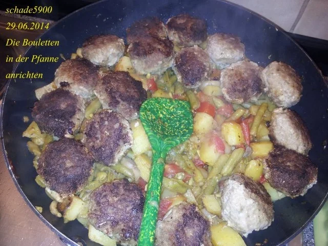 Pfannengerichte: Bouletten tummeln sich in einer Kartoffel-Bohnen Champignons-Pfanne - Rezept - Bild Nr. 23