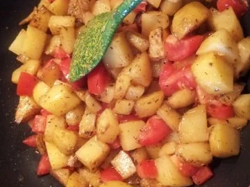 Pfannengerichte: Bouletten tummeln sich in einer Kartoffel-Bohnen Champignons-Pfanne - Rezept - Bild Nr. 10