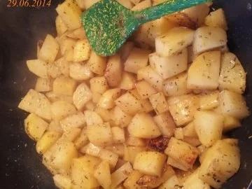 Pfannengerichte: Bouletten tummeln sich in einer Kartoffel-Bohnen Champignons-Pfanne - Rezept - Bild Nr. 6