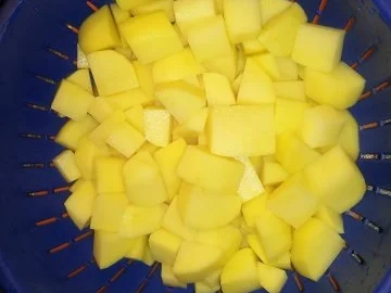 Pfannengerichte: Bouletten tummeln sich in einer Kartoffel-Bohnen Champignons-Pfanne - Rezept - Bild Nr. 4