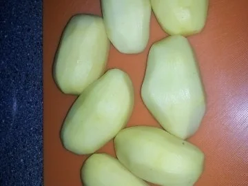 Pfannengerichte: Bouletten tummeln sich in einer Kartoffel-Bohnen Champignons-Pfanne - Rezept - Bild Nr. 3