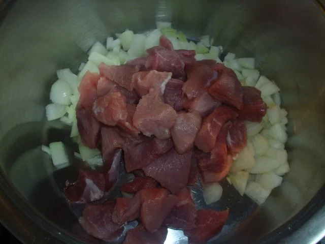 Gulasch mit Knoblauch - Rezept - Bild Nr. 2