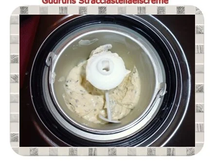 Rezept: Eis: Stracciatellaeis Bild Nr. 4 Eis: Stracciatellaeis - Rezept - Bild Nr. 4