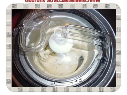 Rezept: Eis: Stracciatellaeis Bild Nr. 6 Eis: Stracciatellaeis - Rezept - Bild Nr. 6