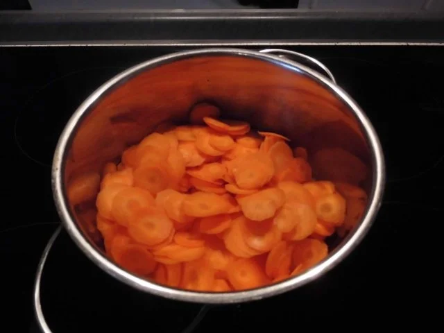 Möhrengemüse mit Kartoffeln und  . . . - Rezept - Bild Nr. 2