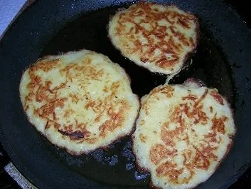 Schweinefilet am Spieß, an hausgemachten Rösti und gefüllten Kräutertomaten - Rezept - Bild Nr. 5