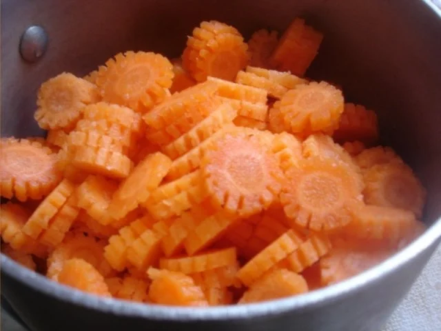 Rezept: Möhrenblüten in Sahnesauce Bild Nr. 3 Möhrenblüten in Sahnesauce - Rezept - Bild Nr. 3