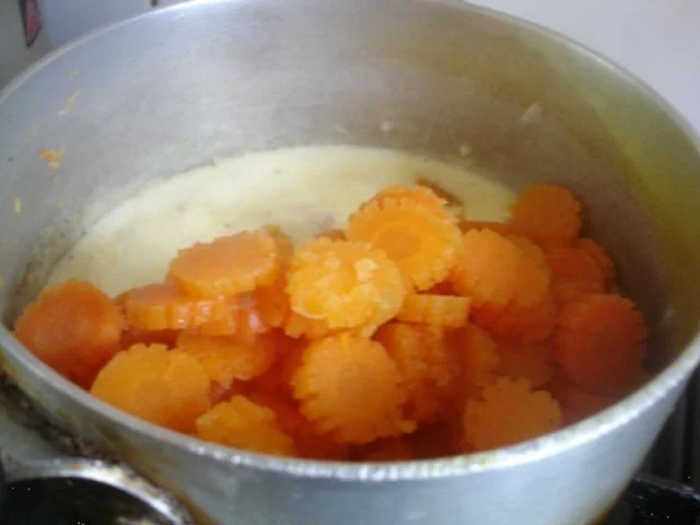 Rezept: Möhrenblüten in Sahnesauce Bild Nr. 4 Möhrenblüten in Sahnesauce - Rezept - Bild Nr. 4