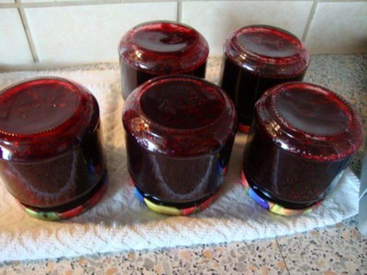 Schwarzkirschen-Marmelade, gepimmt mit Tonkabohne,Haselnusskernen und Amaretto - Rezept - Bild Nr. 6