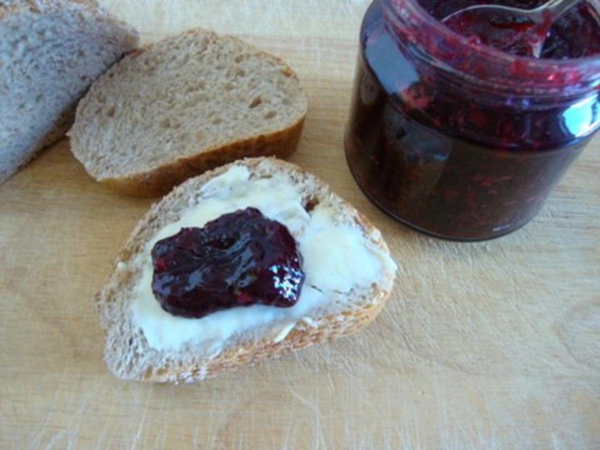 Schwarzkirschen-Marmelade, gepimmt mit Tonkabohne,Haselnusskernen und Amaretto - Rezept - Bild Nr. 8