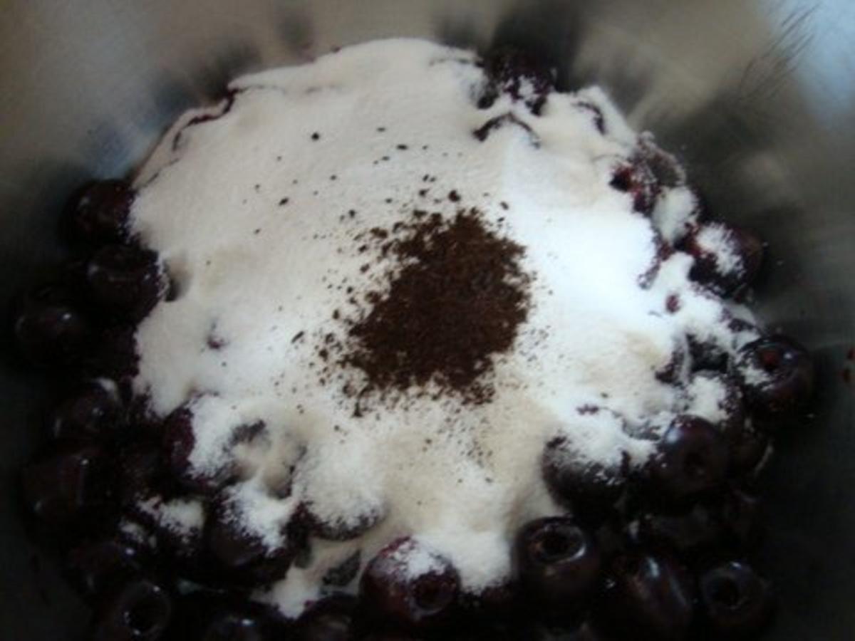 Schwarzkirschen-Marmelade, gepimmt mit Vanille und Rum - Rezept - Bild Nr. 3