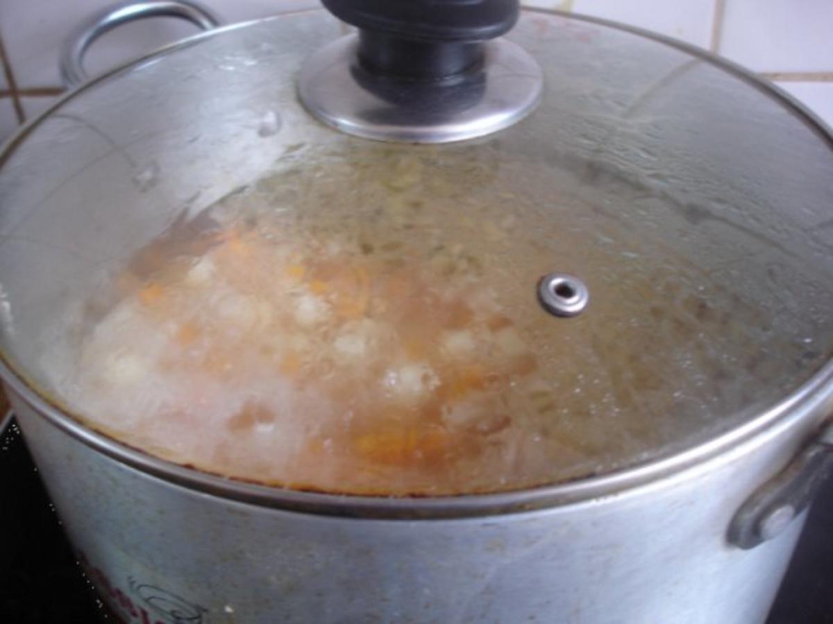 Panierte Hähnchenoberschenkel mit Sauce, Möhren-Kartoffelstampf und gemischten Salat - Rezept - Bild Nr. 9