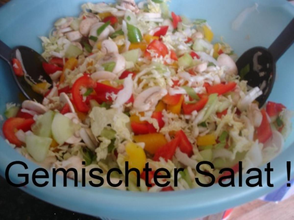 Panierte Hähnchenoberschenkel mit Sauce, Möhren-Kartoffelstampf und gemischten Salat - Rezept - Bild Nr. 10