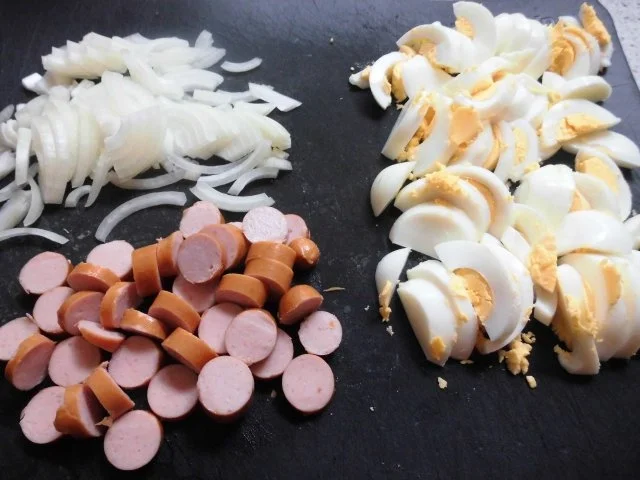 Frikassee mit Ei - Würstchen und Gemüse - Rezept - Bild Nr. 2