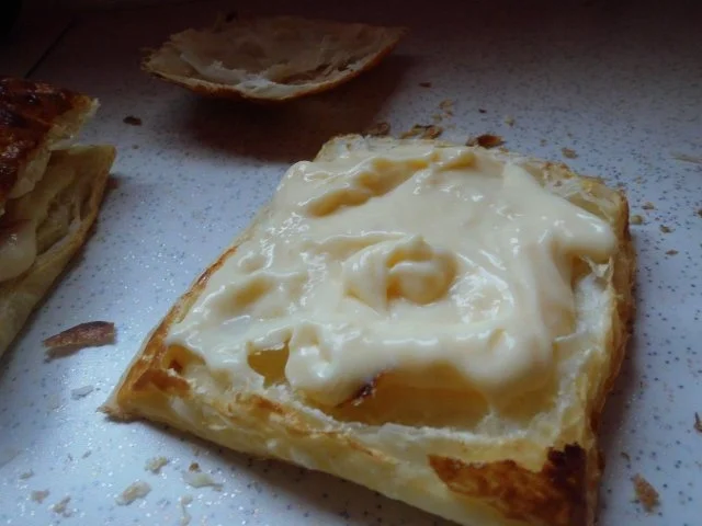 Rezept: Blätterteig mit Erdbeeren Butterpuddingcreme Fühlung Bild Nr. 3 Blätterteig mit Erdbeeren Butterpuddingcreme Fühlung - Rezept - Bild Nr. 3