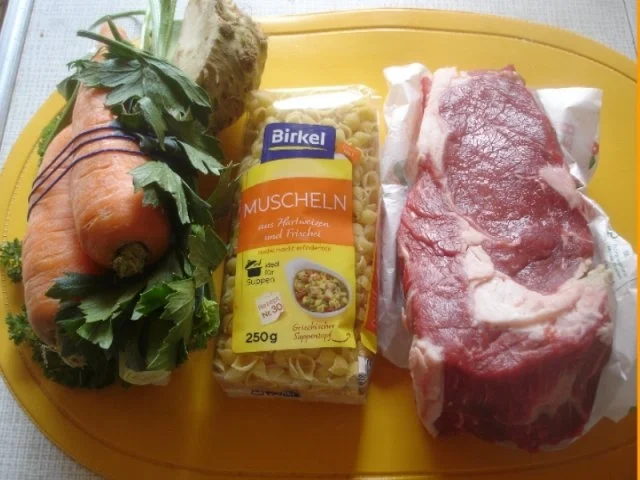 Rezept: Rindfleischsuppe mit Möhrenblüten Bild Nr. 2 Rindfleischsuppe mit Möhrenblüten - Rezept - Bild Nr. 2