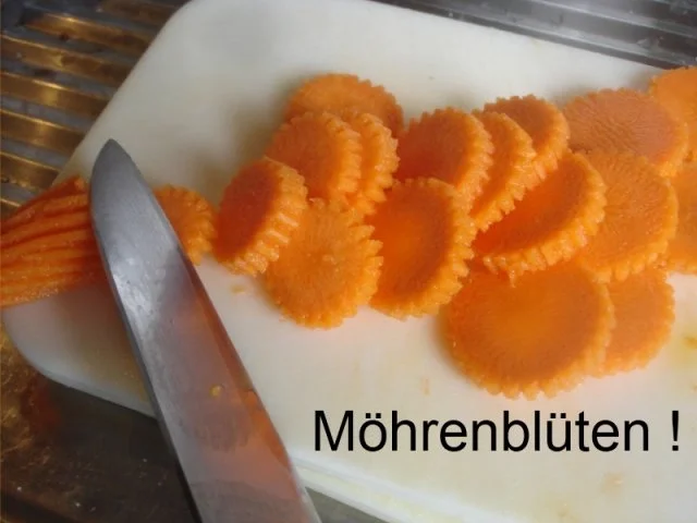 Rezept: Rindfleischsuppe mit Möhrenblüten Bild Nr. 5 Rindfleischsuppe mit Möhrenblüten - Rezept - Bild Nr. 5