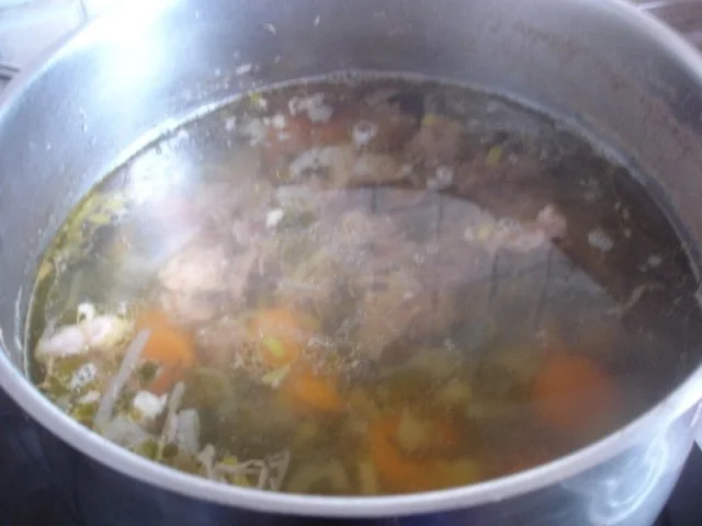 Rezept: Rindfleischsuppe mit Möhrenblüten Bild Nr. 8 Rindfleischsuppe mit Möhrenblüten - Rezept - Bild Nr. 8